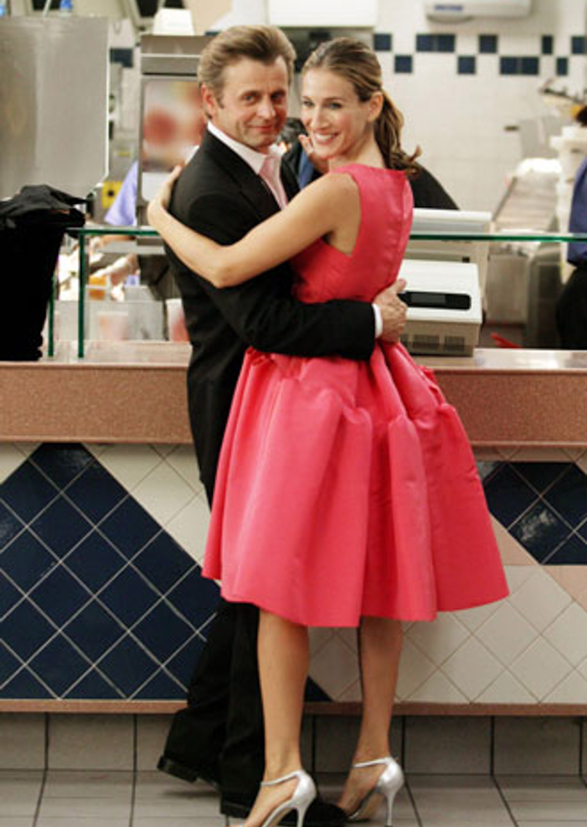 Пока фанаты ждут нового сезона «Секса в большом городе», мы со стилистом Ириной Безбородовой и очаровательной Екатериной Лебедь отправились на шопинг. И попробовали повторить культовые образы Кэрри Брэдшоу. Спойлер: у нас получилось!