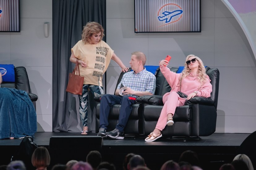 Десятого сентября на телеканале «Россия 1» стартует «Шоу большой страны» от «Comedy Club Production», на постерах которого - яркая владимирская шоувумен Софья Лобанова. Узнаем у актрисы, с какими сложностями и радостями ей удалось столкнуться во время съемок.