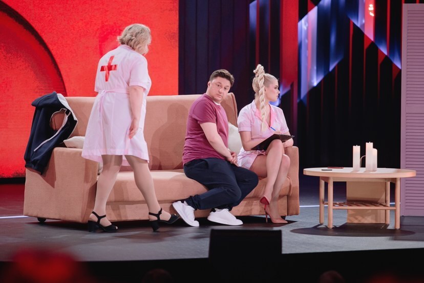 Десятого сентября на телеканале «Россия 1» стартует «Шоу большой страны» от «Comedy Club Production», на постерах которого - яркая владимирская шоувумен Софья Лобанова. Узнаем у актрисы, с какими сложностями и радостями ей удалось столкнуться во время съемок.