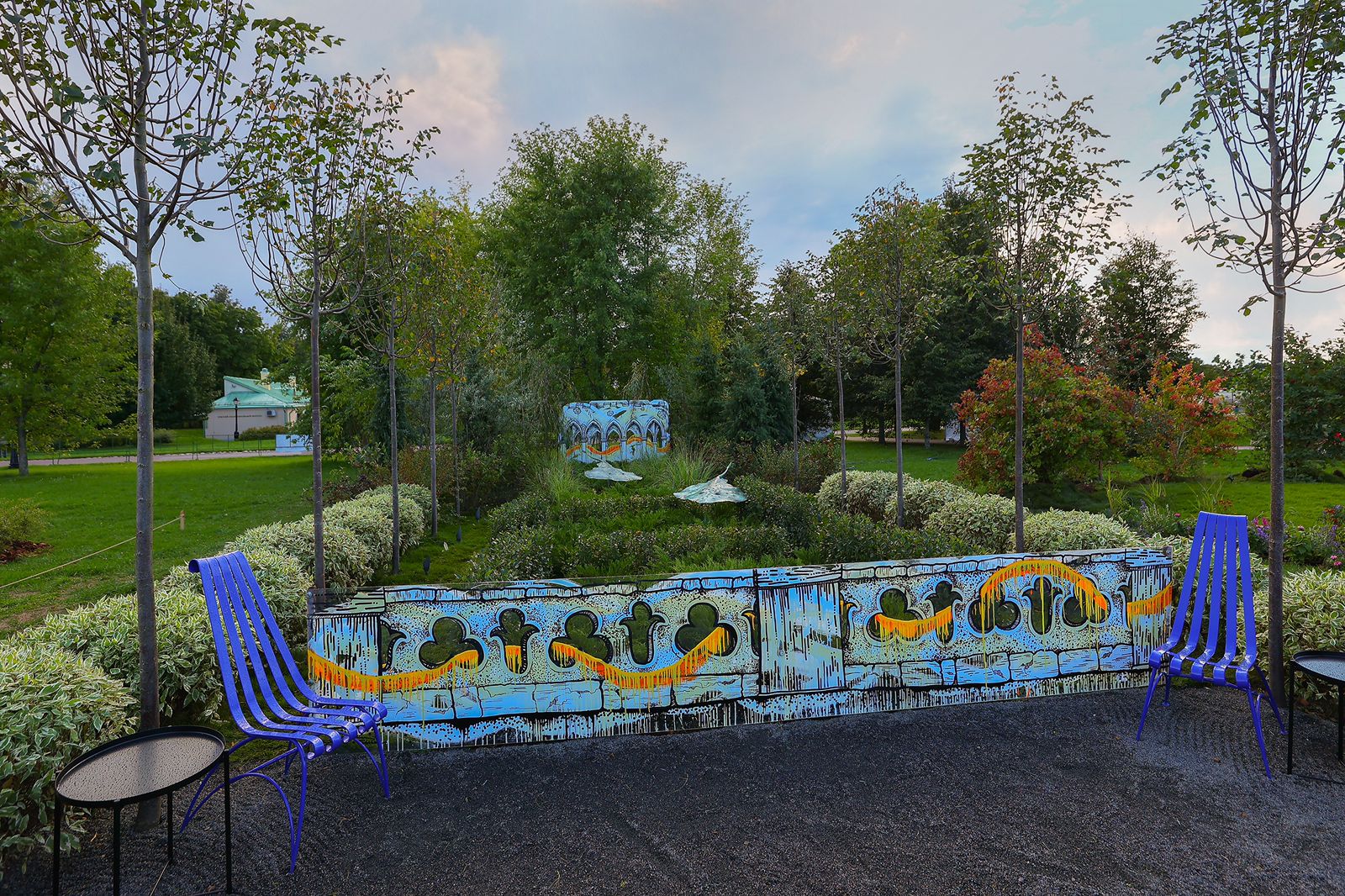 В Царицыно проходит IV Фестиваль исторических садов. В этом году он посвящен старинным усадьбам. Один из проектов - имение графа Храповицкого в Муромцево. Ландшафтные дизайнеры создали современную интерпретацию.