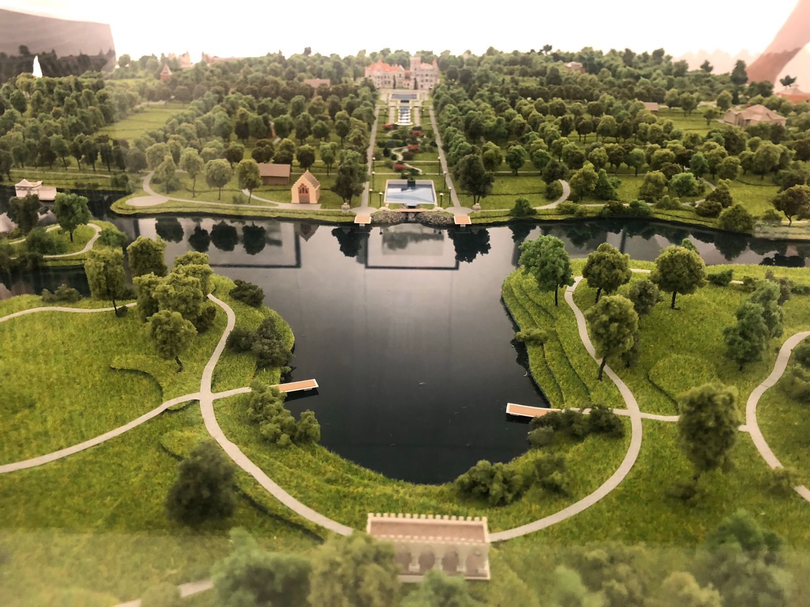 В Царицыно проходит IV Фестиваль исторических садов. В этом году он посвящен старинным усадьбам. Один из проектов - имение графа Храповицкого в Муромцево. Ландшафтные дизайнеры создали современную интерпретацию.