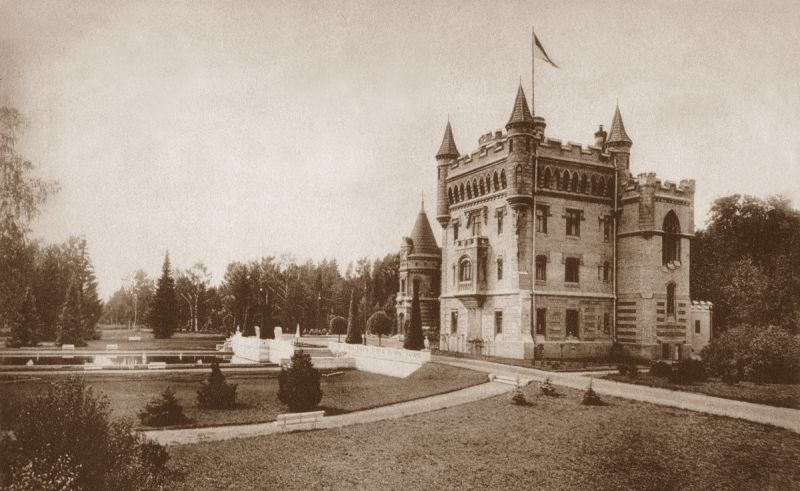 В Царицыно проходит IV Фестиваль исторических садов. В этом году он посвящен старинным усадьбам. Один из проектов - имение графа Храповицкого в Муромцево. Ландшафтные дизайнеры создали современную интерпретацию.