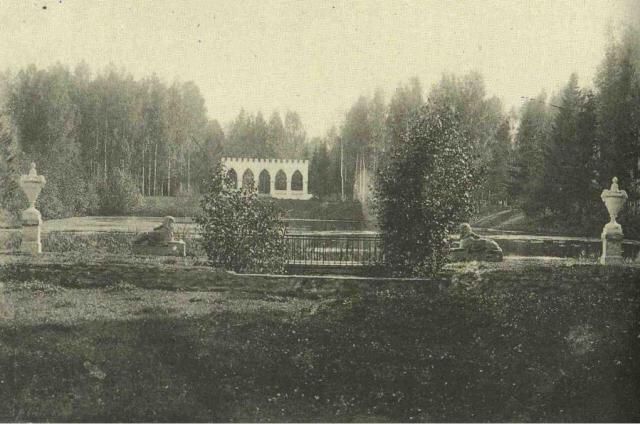 В Царицыно проходит IV Фестиваль исторических садов. В этом году он посвящен старинным усадьбам. Один из проектов - имение графа Храповицкого в Муромцево. Ландшафтные дизайнеры создали современную интерпретацию.