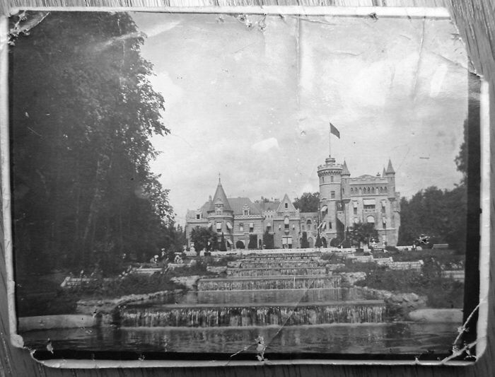 В Царицыно проходит IV Фестиваль исторических садов. В этом году он посвящен старинным усадьбам. Один из проектов - имение графа Храповицкого в Муромцево. Ландшафтные дизайнеры создали современную интерпретацию.