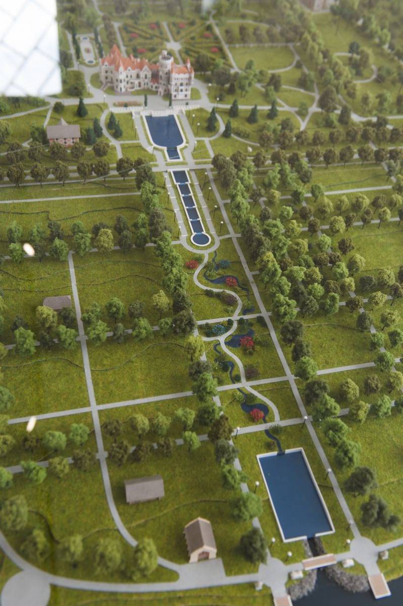 В Царицыно проходит IV Фестиваль исторических садов. В этом году он посвящен старинным усадьбам. Один из проектов - имение графа Храповицкого в Муромцево. Ландшафтные дизайнеры создали современную интерпретацию.