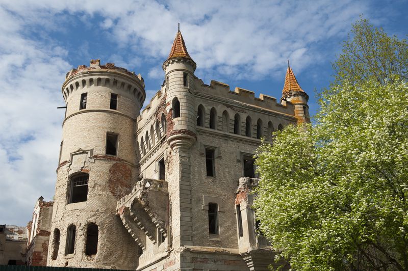 В Царицыно проходит IV Фестиваль исторических садов. В этом году он посвящен старинным усадьбам. Один из проектов - имение графа Храповицкого в Муромцево. Ландшафтные дизайнеры создали современную интерпретацию.