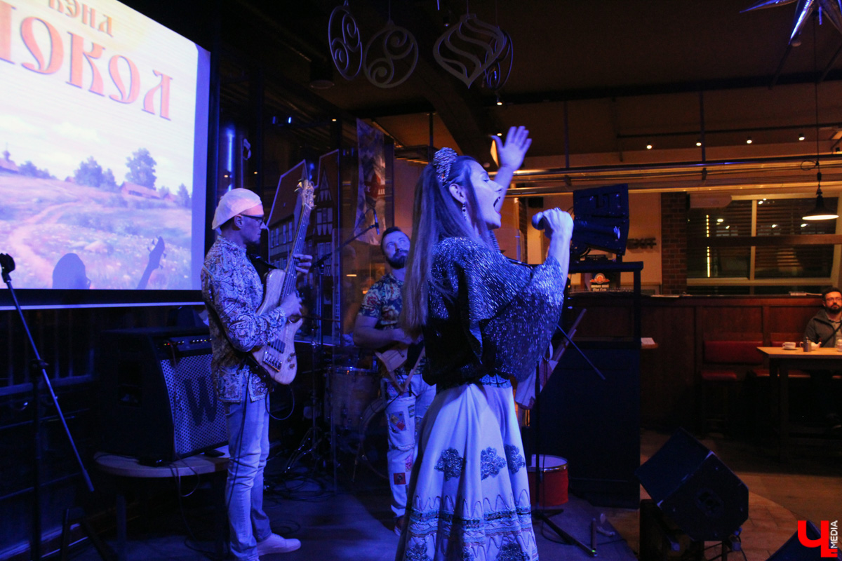 После всех перипетий и испытаний, свалившихся на группу, жемчужина владимирской музыкальной сцены - фолк-бэнд «Колокол» - наконец представила слушателям свою новую программу «Бессонница». 