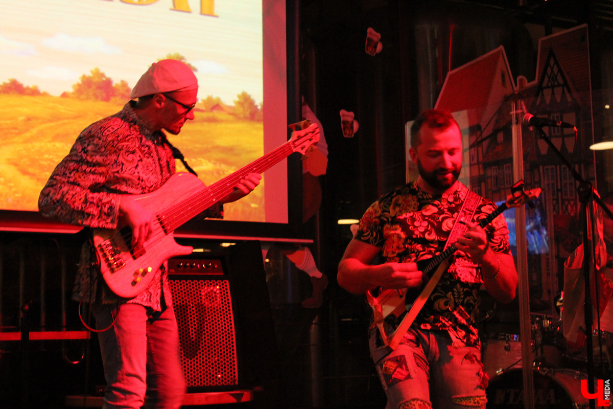 После всех перипетий и испытаний, свалившихся на группу, жемчужина владимирской музыкальной сцены - фолк-бэнд «Колокол» - наконец представила слушателям свою новую программу «Бессонница». 