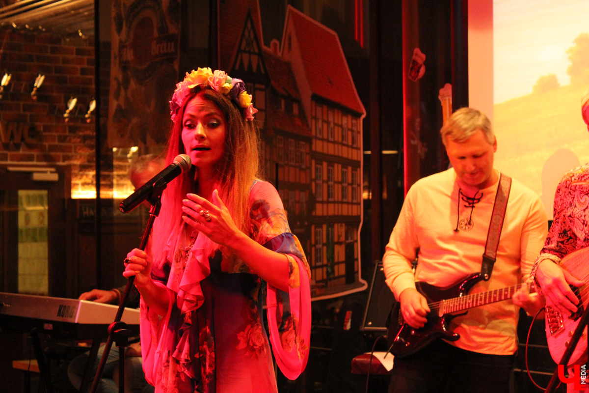 После всех перипетий и испытаний, свалившихся на группу, жемчужина владимирской музыкальной сцены - фолк-бэнд «Колокол» - наконец представила слушателям свою новую программу «Бессонница». 