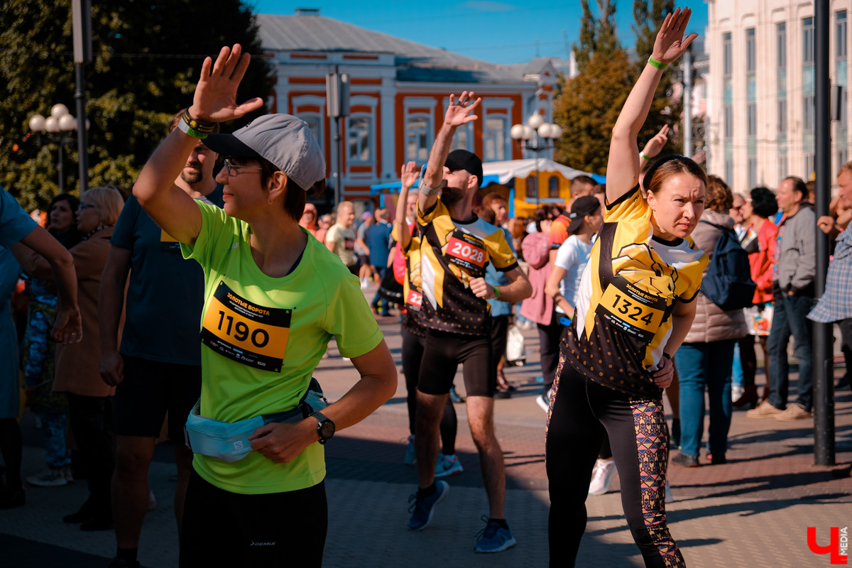 В уже традиционном владимирском забеге 11 сентября приняли участие дети и взрослые, любители и профессионалы. Трасса проходила через центр города от Театральной площади до площади Фрунзе.