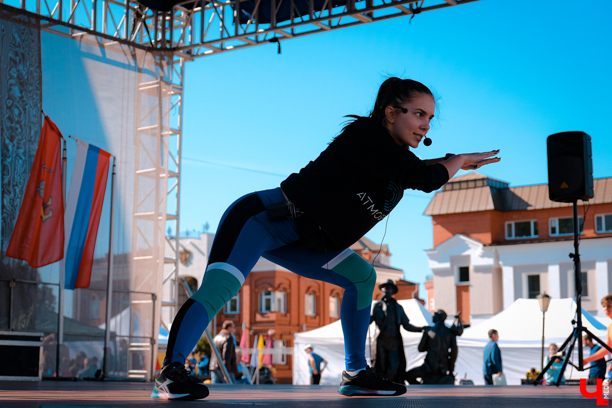 В уже традиционном владимирском забеге 11 сентября приняли участие дети и взрослые, любители и профессионалы. Трасса проходила через центр города от Театральной площади до площади Фрунзе.