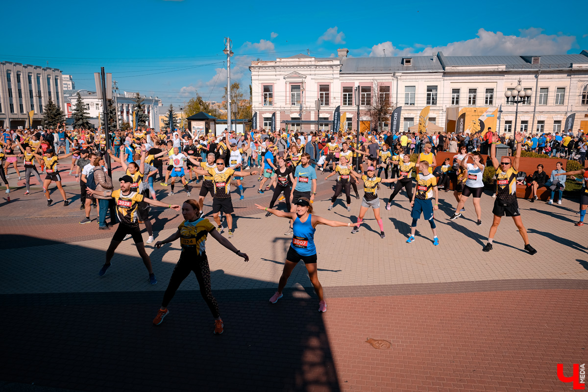 В уже традиционном владимирском забеге 11 сентября приняли участие дети и взрослые, любители и профессионалы. Трасса проходила через центр города от Театральной площади до площади Фрунзе.