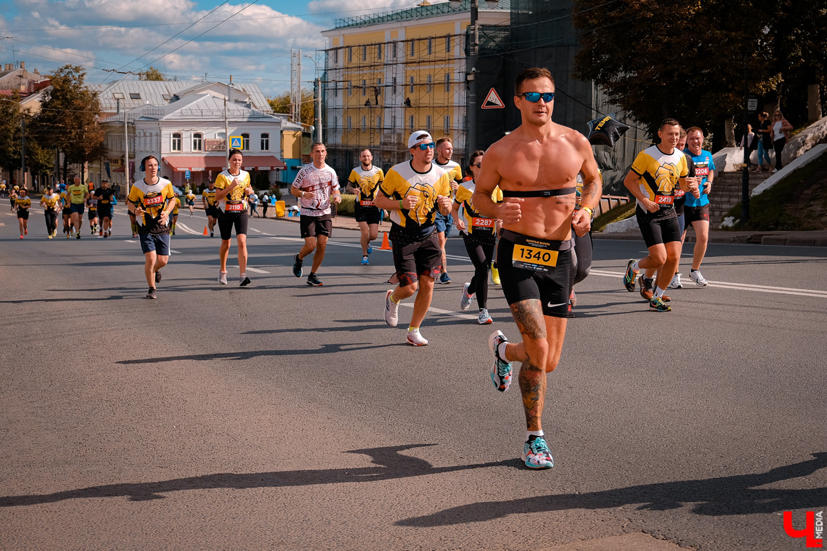 В уже традиционном владимирском забеге 11 сентября приняли участие дети и взрослые, любители и профессионалы. Трасса проходила через центр города от Театральной площади до площади Фрунзе.