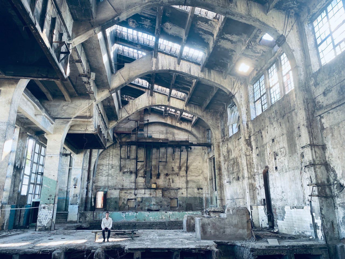 Театр многогранен, и, наконец-таки, во Владимире он начинает свое развитие с появлением «ТТ Завода». Проекта, который заявит о себе спектаклем в заброшенном помещении ТЭЦ и продолжит удивлять горожан сайт-специфик постановками.