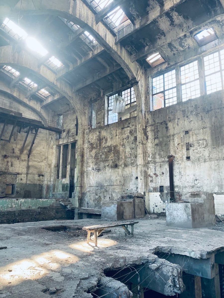 Театр многогранен, и, наконец-таки, во Владимире он начинает свое развитие с появлением «ТТ Завода». Проекта, который заявит о себе спектаклем в заброшенном помещении ТЭЦ и продолжит удивлять горожан сайт-специфик постановками.