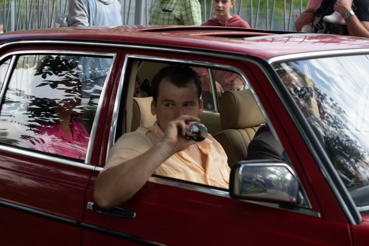 Ковровские реконструкторы на полдня вернули город в 80-е. В масштабной реконструкции приняло участие более 100 человек. Жизненные сценки от починки «Москвича» до приема стеклотары и свадьбы могли увидеть все желающие.