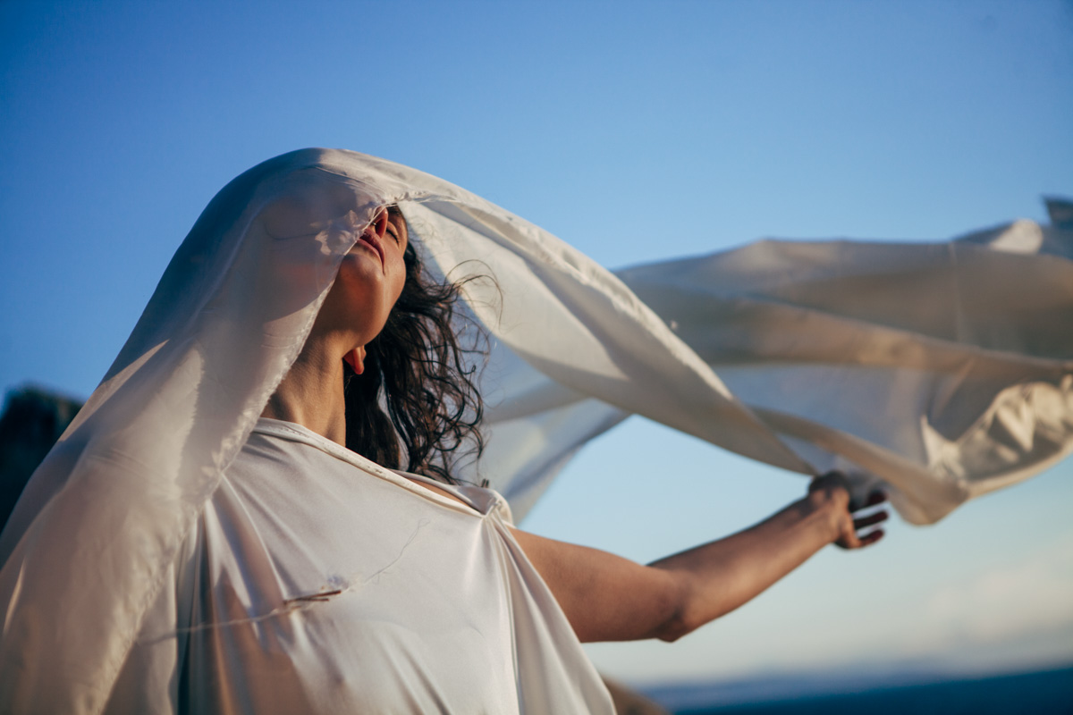 Фотограф Владимир Никонов побывал на международном фестивале современного искусства RADI SVETA. Результаты резиденции, озарения и настроения разного Байкала — в объективе и рассказе «камерамена».