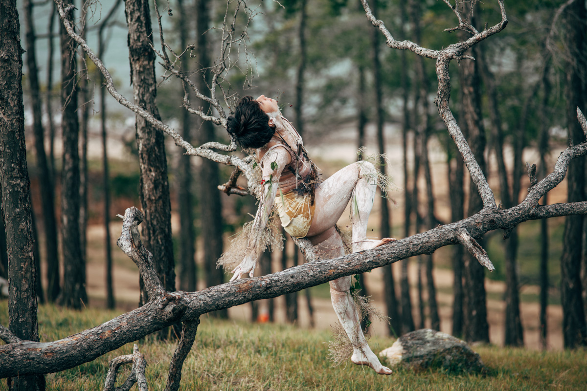 Фотограф Владимир Никонов побывал на международном фестивале современного искусства RADI SVETA. Результаты резиденции, озарения и настроения разного Байкала — в объективе и рассказе «камерамена».