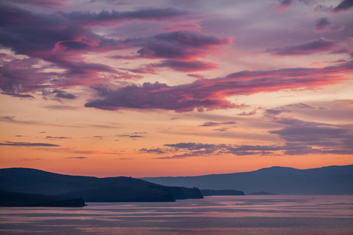 Фотограф Владимир Никонов побывал на международном фестивале современного искусства RADI SVETA. Результаты резиденции, озарения и настроения разного Байкала — в объективе и рассказе «камерамена».