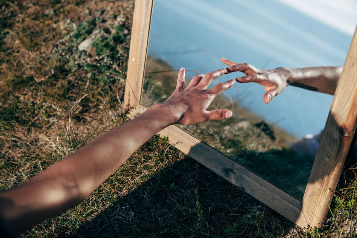 Фотограф Владимир Никонов побывал на международном фестивале современного искусства RADI SVETA. Результаты резиденции, озарения и настроения разного Байкала — в объективе и рассказе «камерамена».