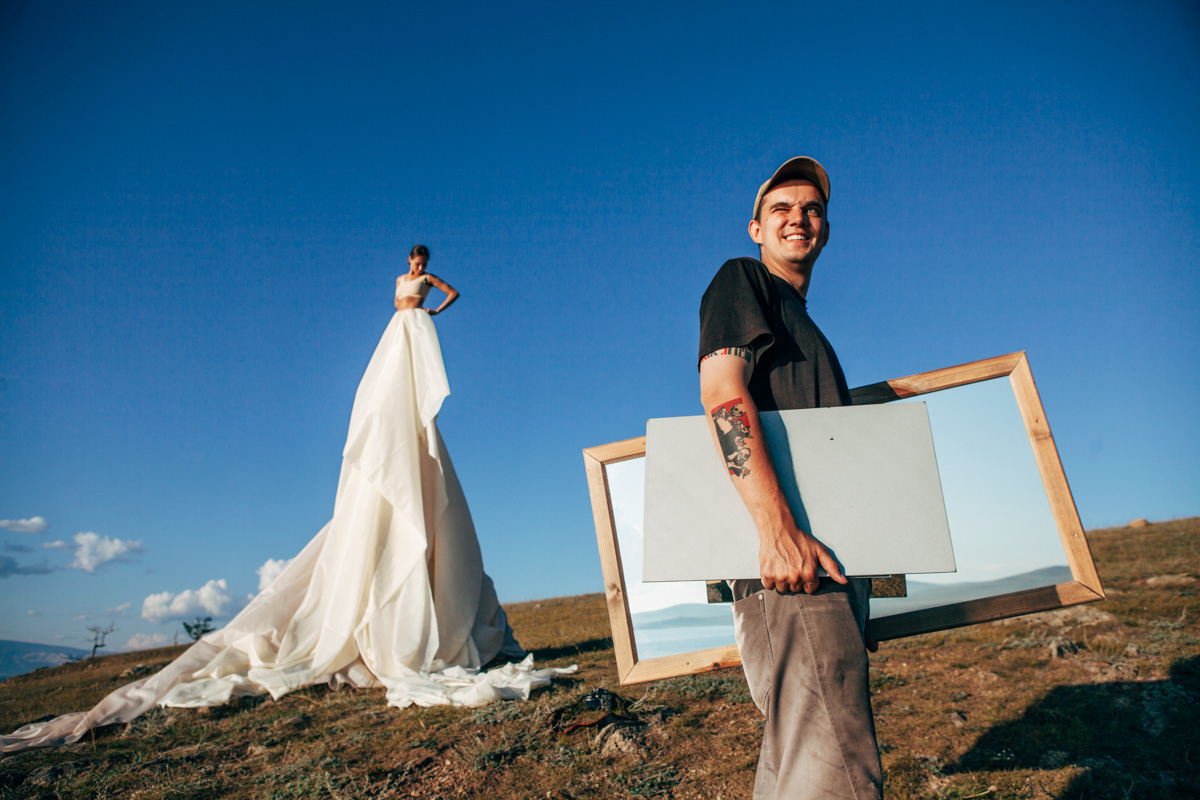 Фотограф Владимир Никонов побывал на международном фестивале современного искусства RADI SVETA. Результаты резиденции, озарения и настроения разного Байкала — в объективе и рассказе «камерамена».