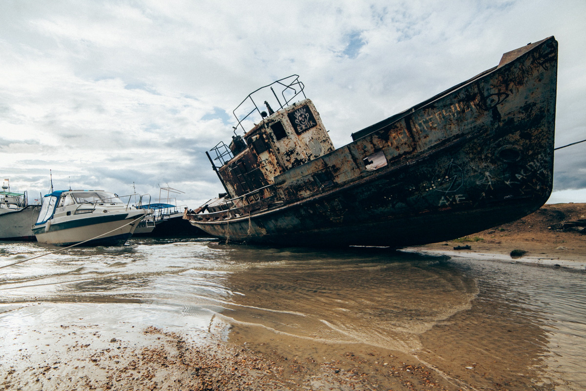 Фотограф Владимир Никонов побывал на международном фестивале современного искусства RADI SVETA. Результаты резиденции, озарения и настроения разного Байкала — в объективе и рассказе «камерамена».