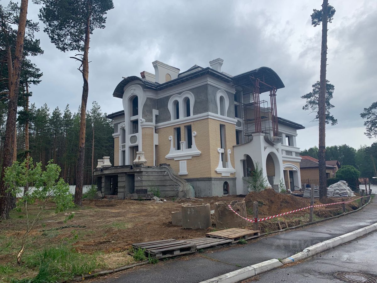 Особняк, который стоит как самый дорогой в России Ferrari, — да, это роскошь. Но он такой не один. «Ключ-Медиа» собрал для вас 5 элитных вариантов, которые можно найти на владимирском рынке недвижимости.