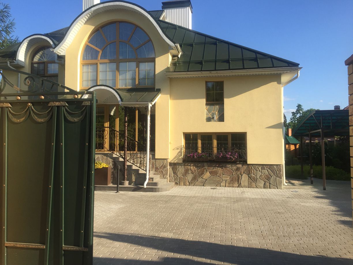 Особняк, который стоит как самый дорогой в России Ferrari, — да, это роскошь. Но он такой не один. «Ключ-Медиа» собрал для вас 5 элитных вариантов, которые можно найти на владимирском рынке недвижимости.