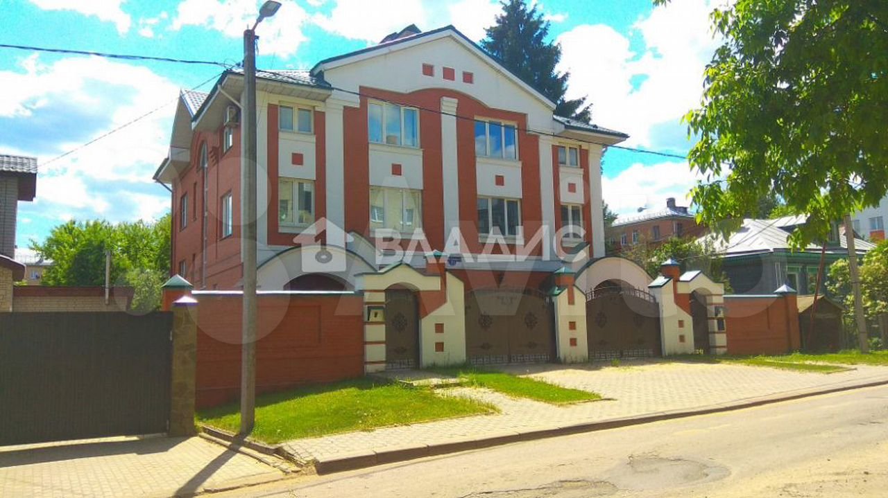 Особняк, который стоит как самый дорогой в России Ferrari, — да, это роскошь. Но он такой не один. «Ключ-Медиа» собрал для вас 5 элитных вариантов, которые можно найти на владимирском рынке недвижимости.