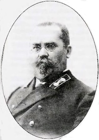 Если повнимательнее посмотреть на Центр культуры и искусства на Соборной, можно обнаружить, что он состоит из двух частей. В левом крыле на балах кружилось дворянское собрание, тогда как правая половина стала оплотом народного образования. Об этом подробно рассказала экскурсовод-любитель Татьяна Быкова, которая провела для «Ключ-Медиа» познавательную прогулку.