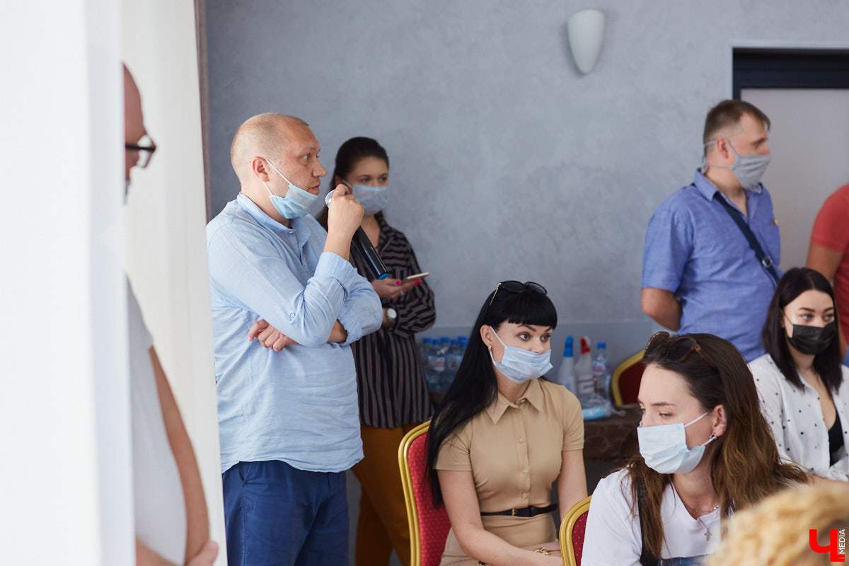 Предприятия сферы услуг Владимирской области будут работать в режиме смягченных «антиковидных ограничений» еще как минимум месяц. Однако снижения заболеваемости коронавирусом не наблюдается. Плюсом свою «лепту» может внести стартовавший сезон гриппа и ОРВИ.