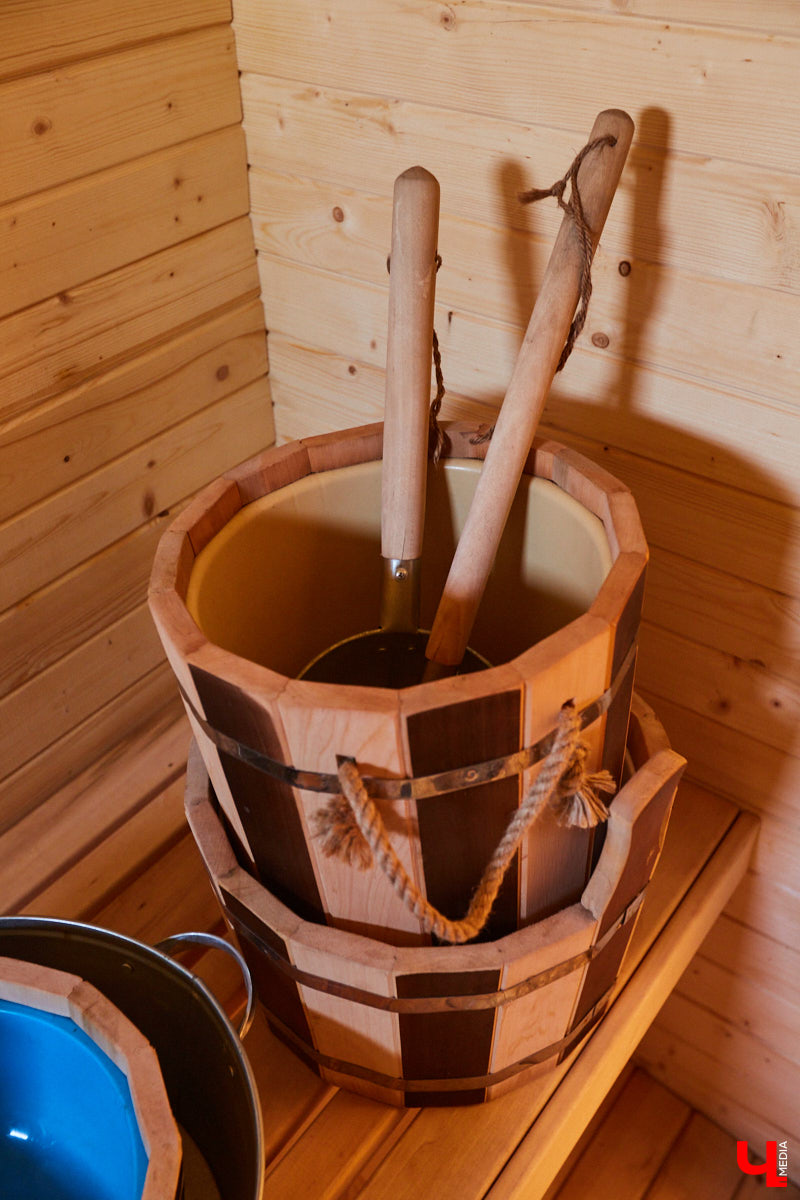 Что делать, когда отдых и свежий воздух необходимы, а отказываться от благ цивилизации в виде отопления и спутникового телевидения желания нет? Ответ один – искать место, где лучшее из двух миров органично сосуществует.