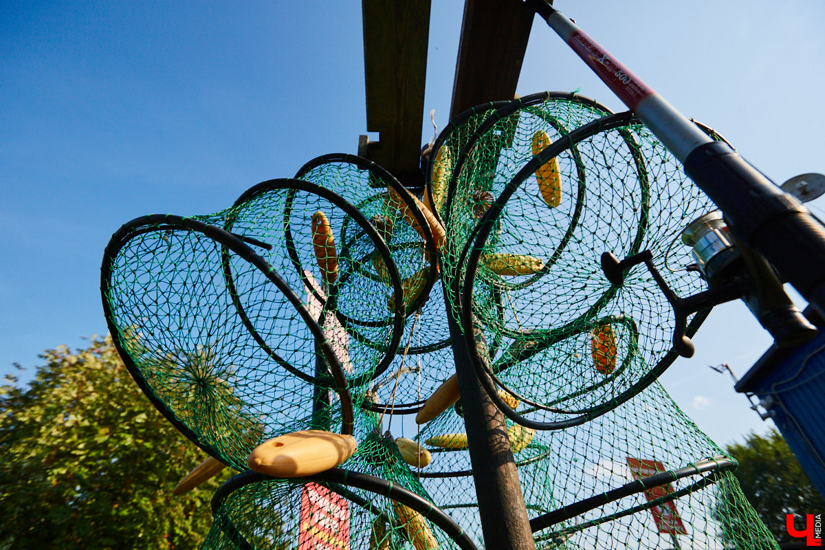 Что делать, когда отдых и свежий воздух необходимы, а отказываться от благ цивилизации в виде отопления и спутникового телевидения желания нет? Ответ один – искать место, где лучшее из двух миров органично сосуществует.