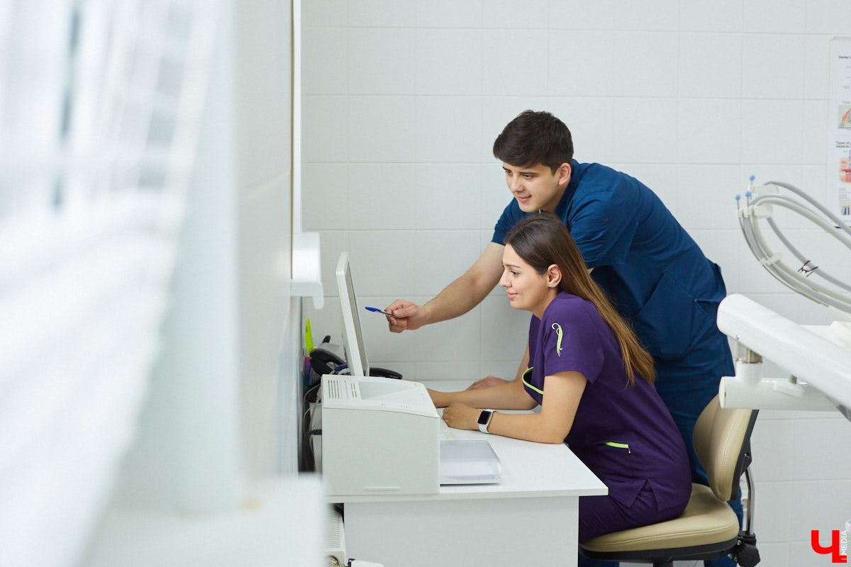 Здоровая и ровная улыбка доступны в любом возрасте. Профессионалы помогут достичь этого, подобрав элайнеры или брекет-систему. С чего начать, как проходит лечение и какова его стоимость — в разговоре со специалистом стоматологии «Лавиани».