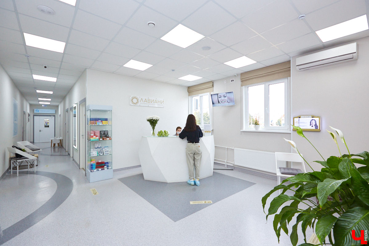 Здоровая и ровная улыбка доступны в любом возрасте. Профессионалы помогут достичь этого, подобрав элайнеры или брекет-систему. С чего начать, как проходит лечение и какова его стоимость — в разговоре со специалистом стоматологии «Лавиани».