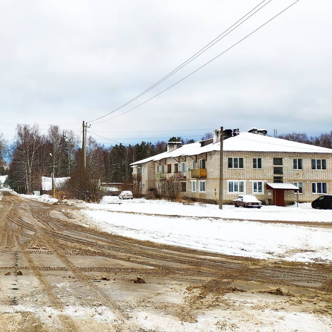 Совсем недавно на видеохостинге YouTube появился канал «Регионы». Это блог Марины Ледневой из Владимира о жизни за пределами столицы и крупных городов. В формате сюжетов с проблематикой девушка исследует культуру, образование, спорт, социальную сферу, урбанистику — словом, любые сферы, кроме политики.