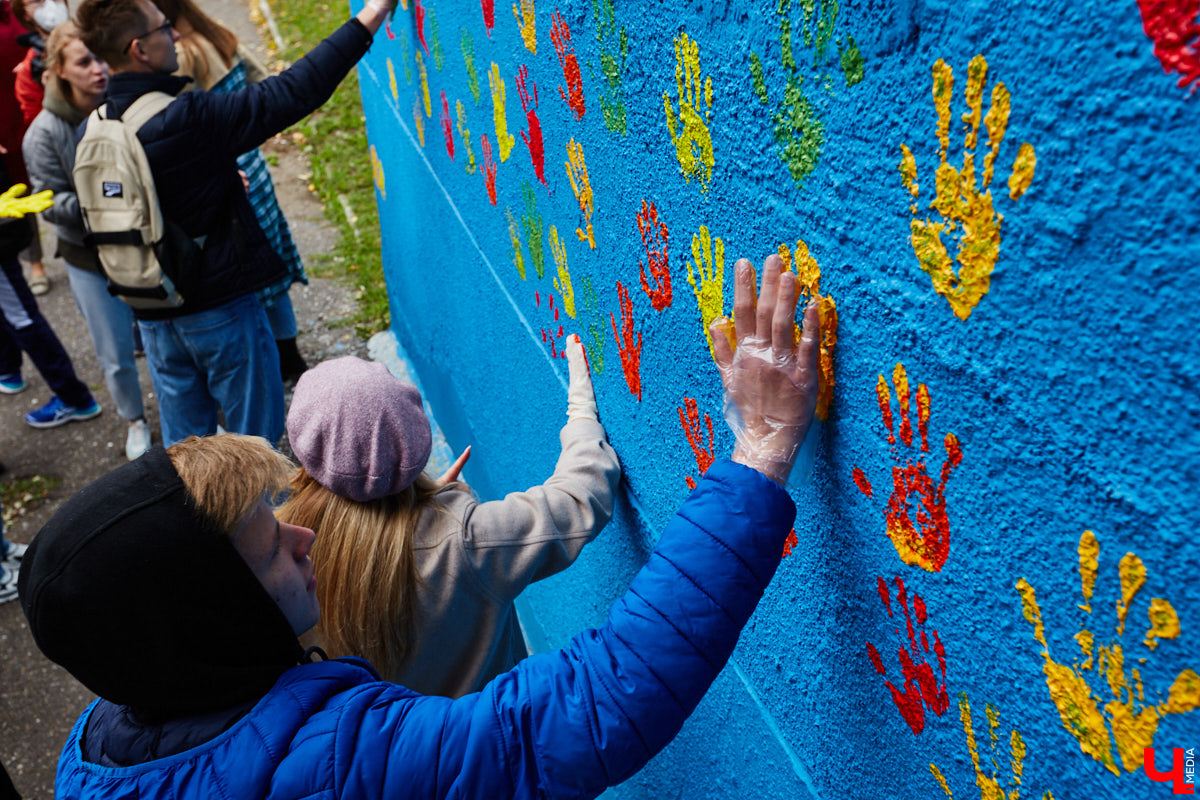 В этот раз на карте городских арт-обновлений — только крупные работы. Собрали топ-4 фасада с мотивами спорта, любви и мечты в Центральном парке, Перекопском городке, на улицах Университетской и Строителей.