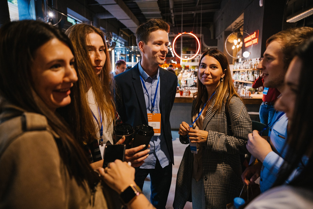 Mind Bros Conf — большое образовательное мероприятие во Владимире для представителей IT-отрасли. В минувшую субботу состоялась пилотная встреча с размахом: на докладах, интервью и воркшопах по теме в общей сложности побывали 200+ человек.