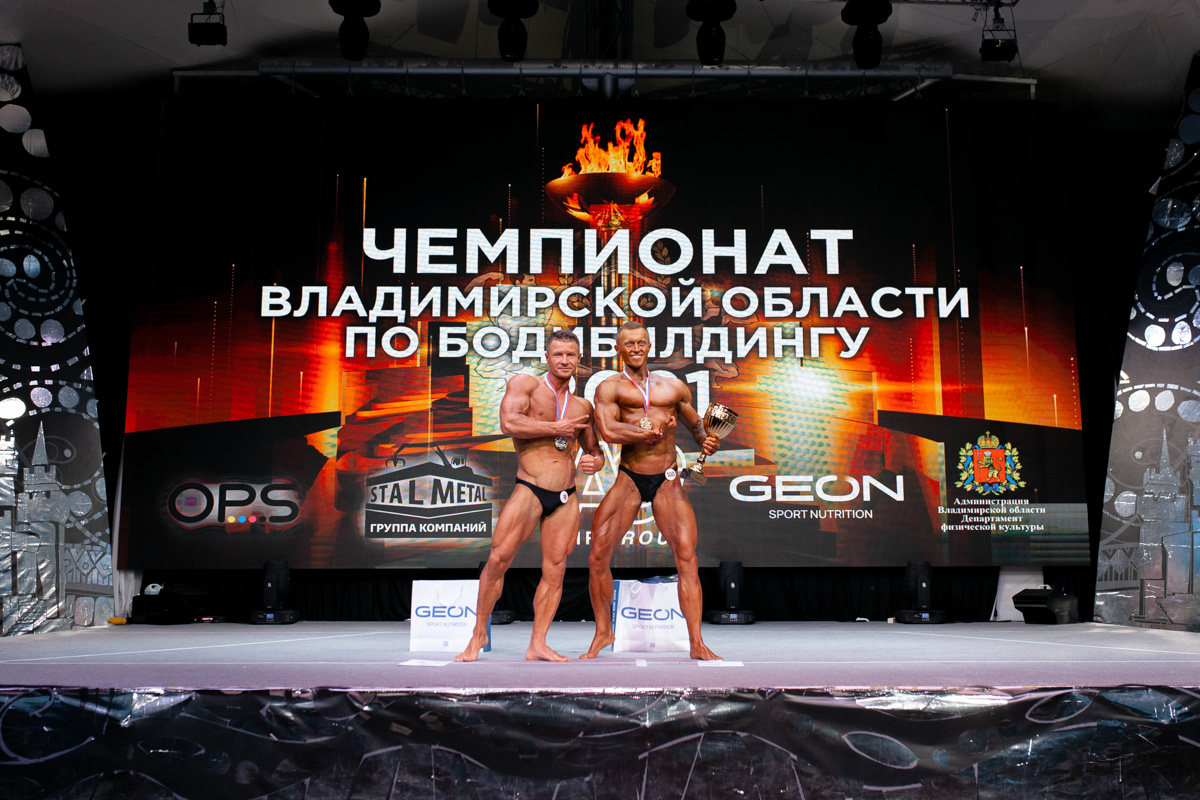 В Суздале прошел открытый чемпионат Владимирской области по бодибилдингу и фитнесу. Кстати, уже седьмой по счету. На сцене арт-отеля собралось около ста красивых и накачанных людей, которые умело играли мускулами, демонстрировали бикини и удивляли судей произвольной программой.