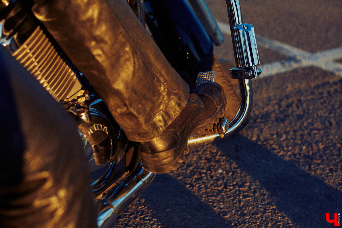 Сегодня девушками на мотоциклах никого не удивишь. Однако Наталии Дикой есть чем поделиться! Например, рассказом о своем чоппере Honda Steed 600 по кличке Цветочек. Завершаем байк-сезон обзором аккуратного «японца».