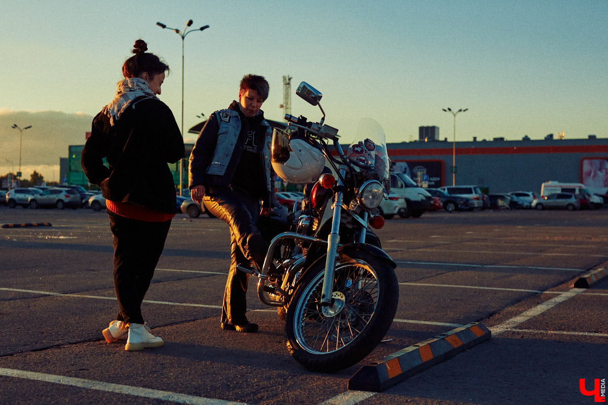 Сегодня девушками на мотоциклах никого не удивишь. Однако Наталии Дикой есть чем поделиться! Например, рассказом о своем чоппере Honda Steed 600 по кличке Цветочек. Завершаем байк-сезон обзором аккуратного «японца».