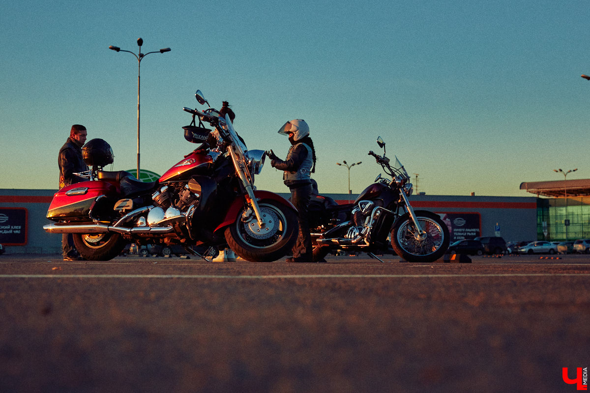 Сегодня девушками на мотоциклах никого не удивишь. Однако Наталии Дикой есть чем поделиться! Например, рассказом о своем чоппере Honda Steed 600 по кличке Цветочек. Завершаем байк-сезон обзором аккуратного «японца».