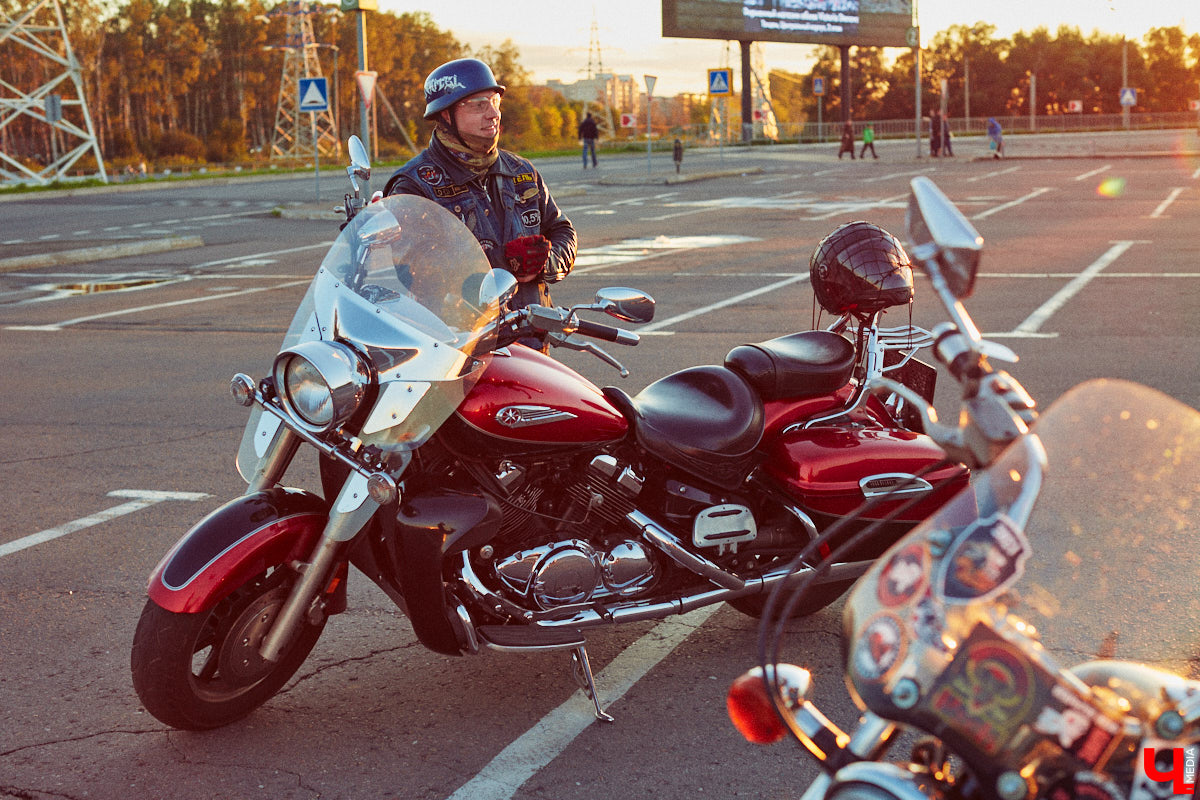 Сегодня девушками на мотоциклах никого не удивишь. Однако Наталии Дикой есть чем поделиться! Например, рассказом о своем чоппере Honda Steed 600 по кличке Цветочек. Завершаем байк-сезон обзором аккуратного «японца».