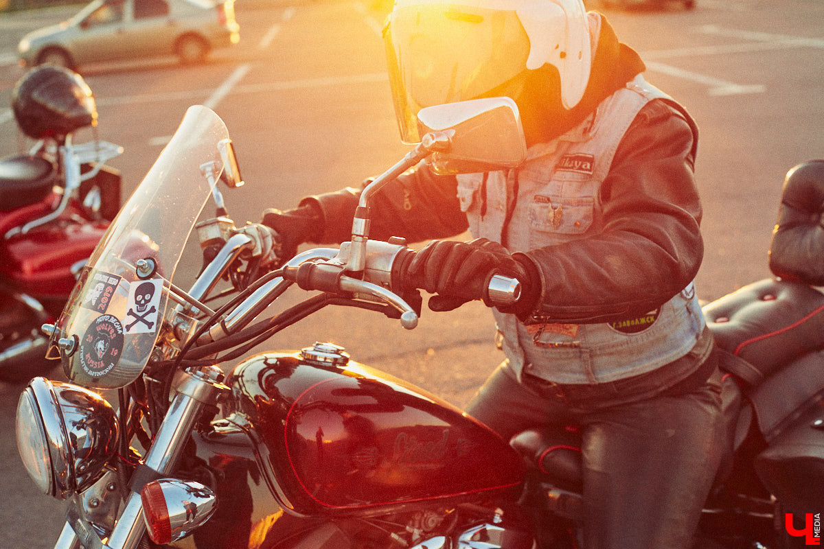 Сегодня девушками на мотоциклах никого не удивишь. Однако Наталии Дикой есть чем поделиться! Например, рассказом о своем чоппере Honda Steed 600 по кличке Цветочек. Завершаем байк-сезон обзором аккуратного «японца».