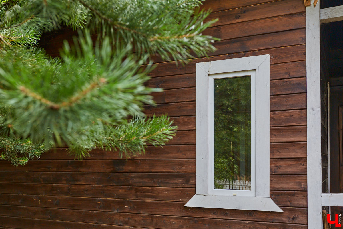 Ольга Журавлева, организатор первого в России международного фестиваля прядения и ткачества, пустила нас в свой очаровательный домик, где хранится много вещей с историей!