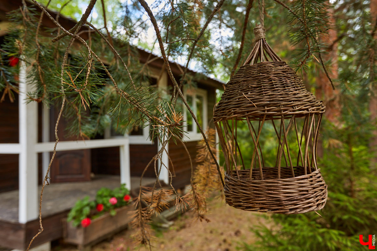 Ольга Журавлева, организатор первого в России международного фестиваля прядения и ткачества, пустила нас в свой очаровательный домик, где хранится много вещей с историей!