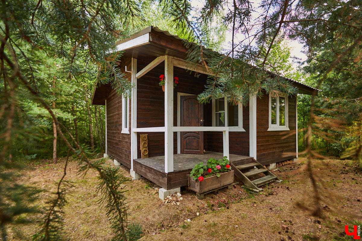 Ольга Журавлева, организатор первого в России международного фестиваля прядения и ткачества, пустила нас в свой очаровательный домик, где хранится много вещей с историей!