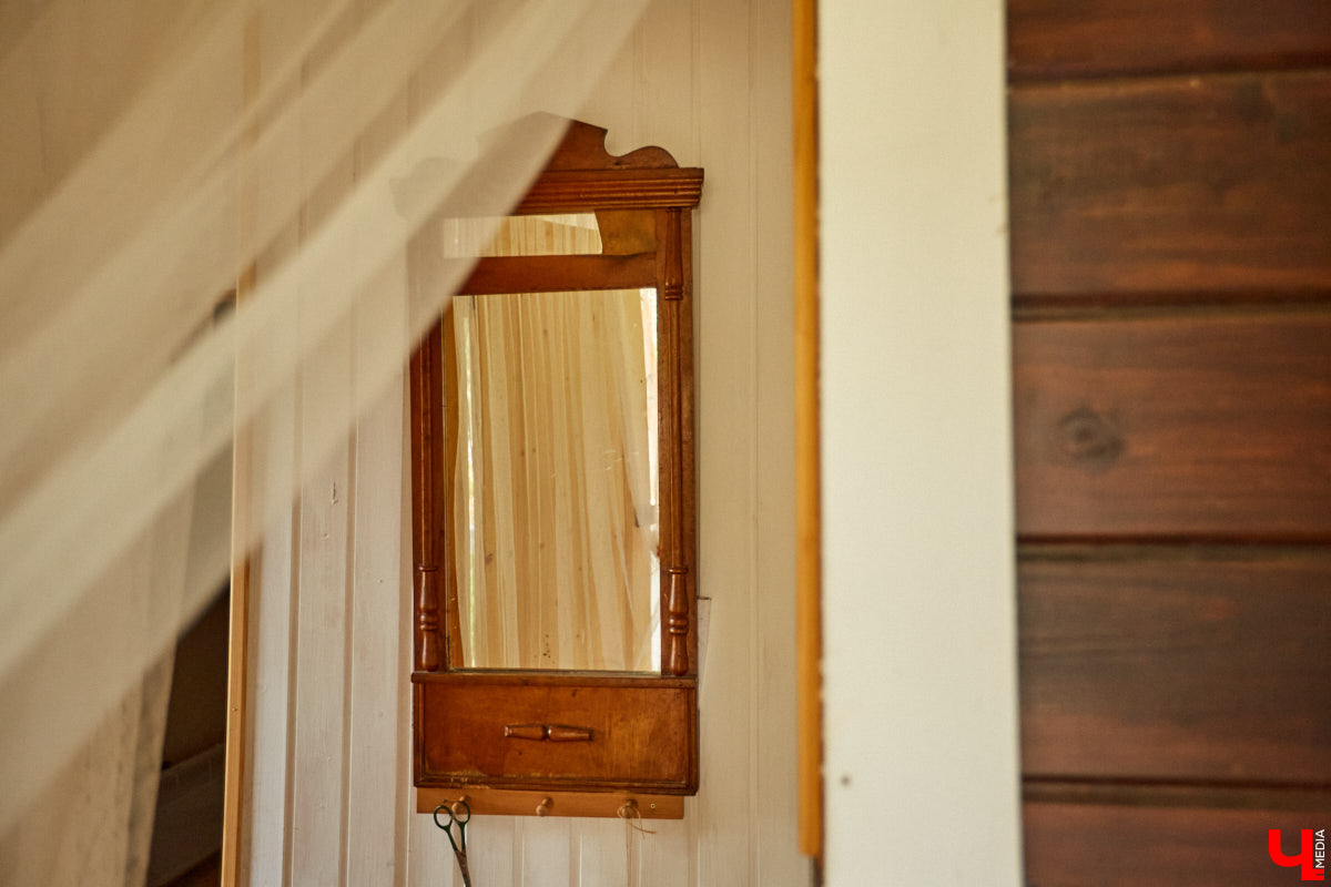 Ольга Журавлева, организатор первого в России международного фестиваля прядения и ткачества, пустила нас в свой очаровательный домик, где хранится много вещей с историей!