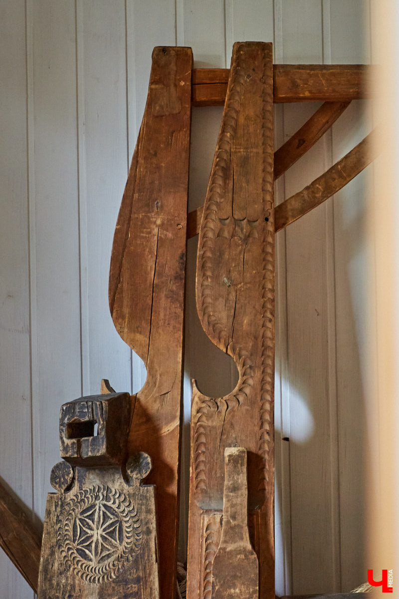 Ольга Журавлева, организатор первого в России международного фестиваля прядения и ткачества, пустила нас в свой очаровательный домик, где хранится много вещей с историей!