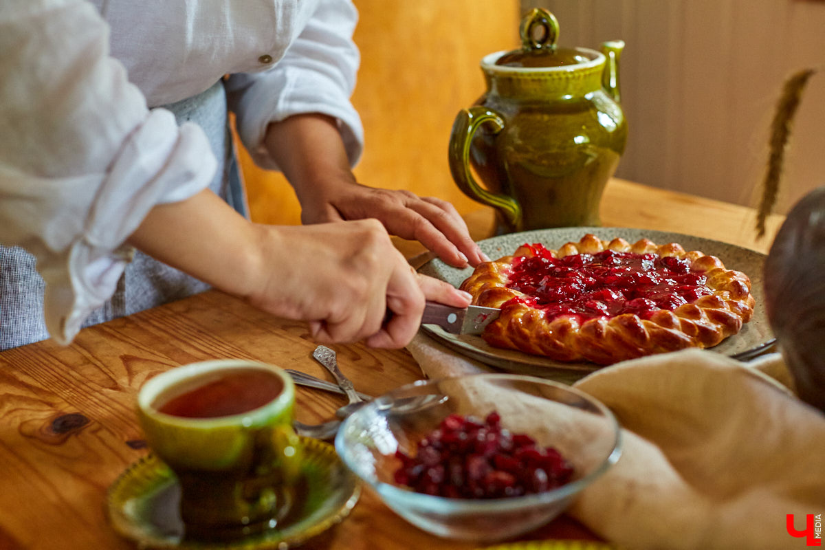 Ольга Журавлева, организатор первого в России международного фестиваля прядения и ткачества, пустила нас в свой очаровательный домик, где хранится много вещей с историей!